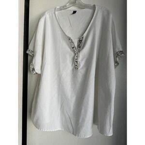 Emery Rose Women's Blouse Plus Size‎ 5 XL but runs Small. Fits like 3X